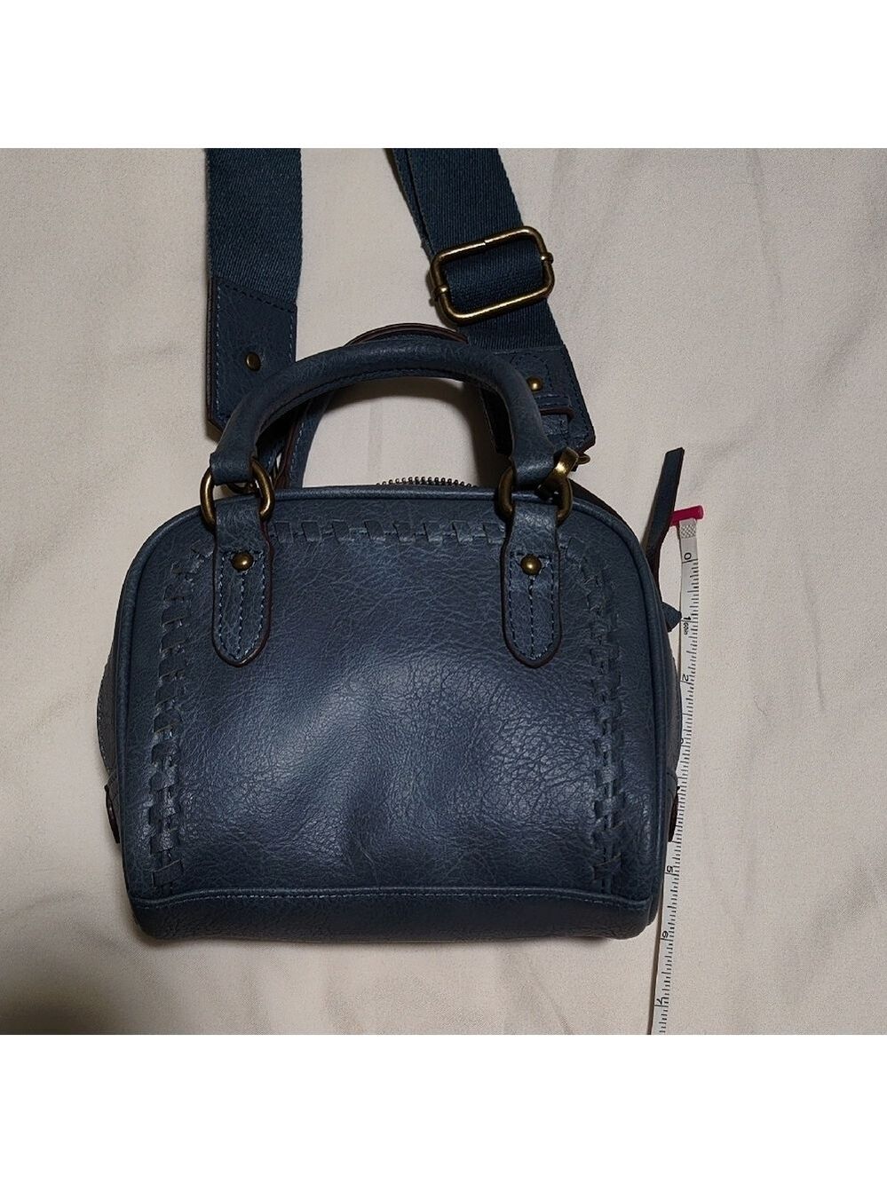 Stylish Navy Crossbody Bag - Picture 3 of 8